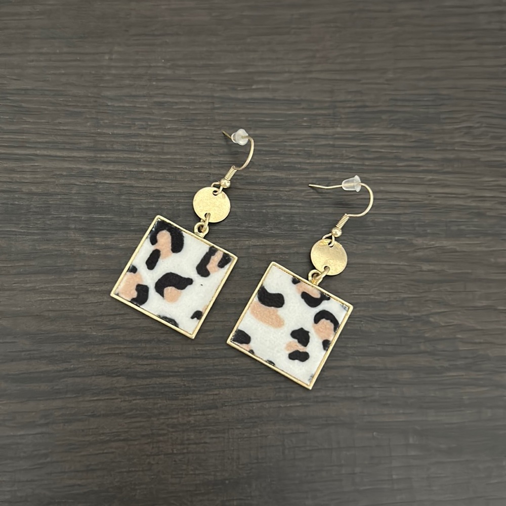 Plunder cheetah earrings